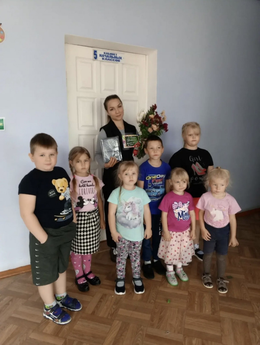 С праздником дорогой учитель!